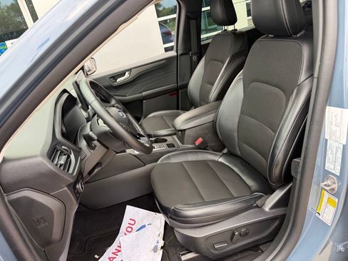 Certified 2025 Ford Escape SE FWD image 21