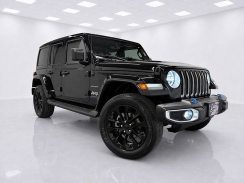 Used 2023 Jeep Wrangler Unlimited Sahara w/ Cold Weather Group AWD/4WD image 4