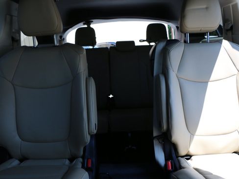 Used 2024 Toyota Sienna XLE w/ XLE Plus Package FWD image 29