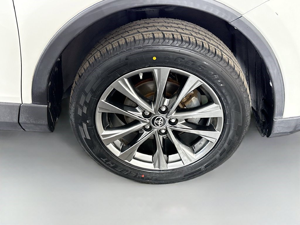 Used 2018 Toyota RAV4 Limited FWD image 31