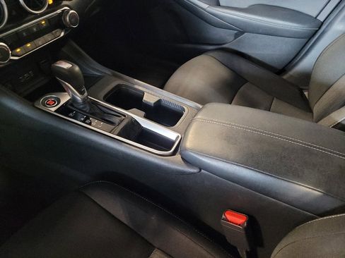 Used 2025 Nissan Sentra SV FWD image 26