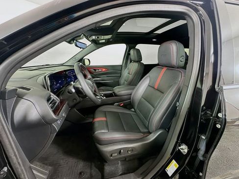 Used 2024 Chevrolet Traverse RS image 20