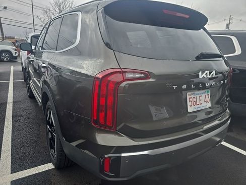 Used 2025 Kia Telluride S image 4