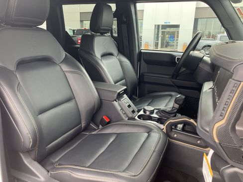 Used 2025 Ford Bronco Badlands image 37