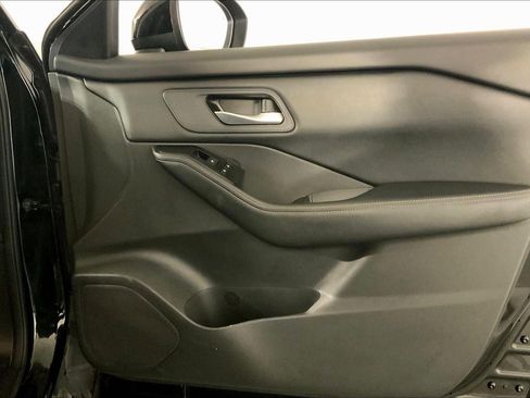 Used 2025 Nissan Rogue SV image 25