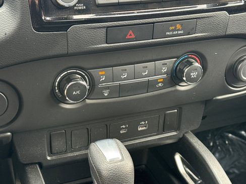 Used 2023 Nissan Frontier SV image 15