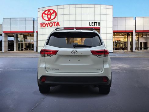 Used 2018 Toyota Highlander XLE image 6