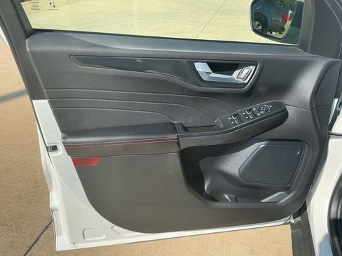 Used 2024 Ford Escape ST-Line w/ Tech Pack #1 AWD/4WD image 7