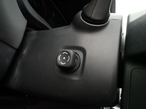 New 2024 Toyota Venza Limited image 28