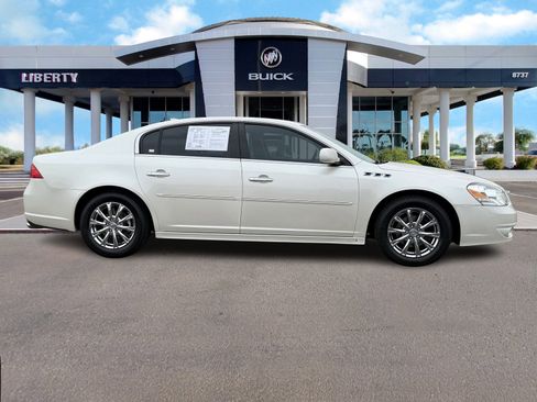 Used 2011 Buick Lucerne CXL image 2