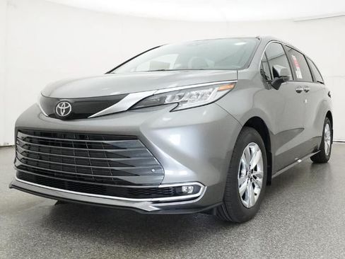 New 2026 Toyota Sienna Limited FWD image 32