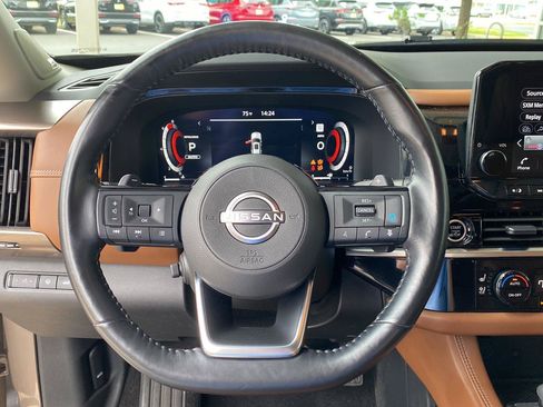 Certified 2023 Nissan Pathfinder Platinum w/ Cargo Package AWD/4WD image 39