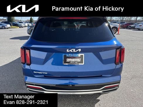 Used 2023 Kia Sorento S w/ Panoramic Sunroof Package image 6