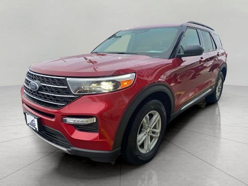 Certified 2023 Ford Explorer XLT w/ Equipment Group 202A image 3