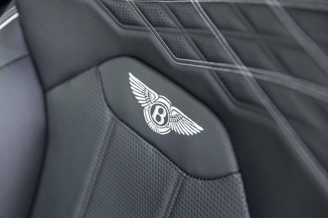Certified 2023 Bentley Bentayga Extended Wheelbase AWD/4WD image 29