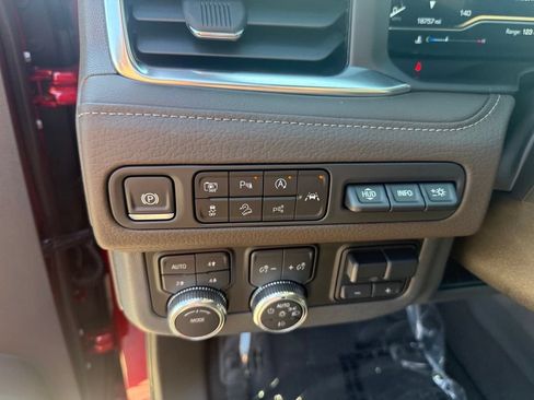 Used 2024 GMC Yukon Denali w/ Advanced Technology Package AWD/4WD image 11
