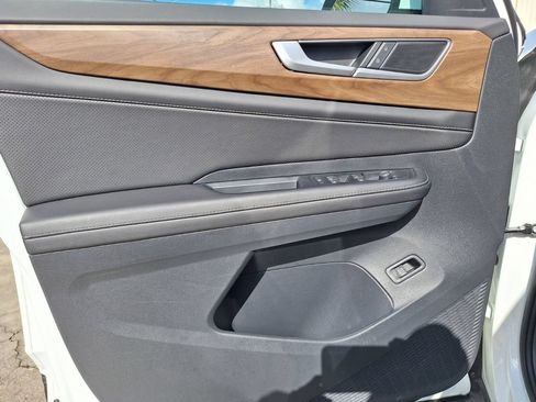 Used 2025 Volkswagen Atlas SE FWD image 33
