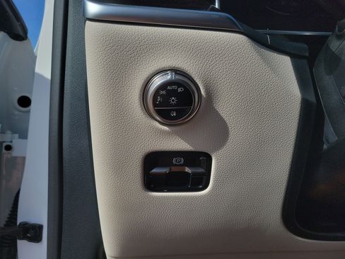 Certified 2026 Mercedes-Benz GLC 300 image 8