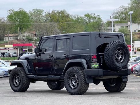 Used 2017 Jeep Wrangler Unlimited Sahara AWD/4WD image 5