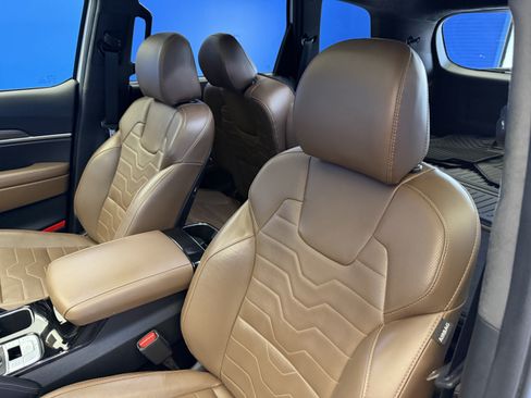 Used 2021 Kia Telluride SX w/ SX Prestige Package AWD/4WD image 12