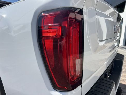 Used 2021 GMC Sierra 2500 AT4 w/ AT4 Preferred Package image 10