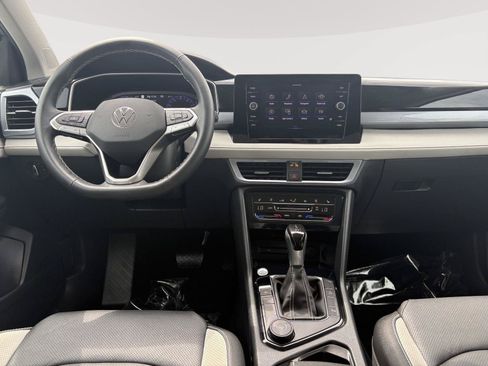Certified 2025 Volkswagen Taos SEL AWD/4WD image 15