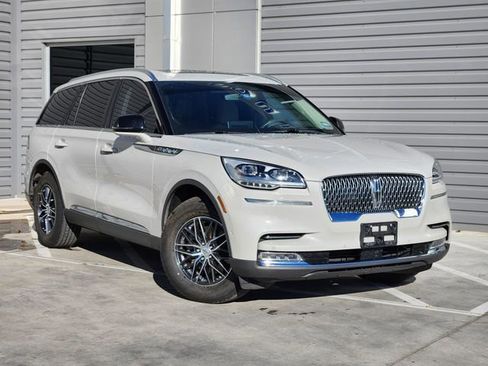 Used 2023 Lincoln Aviator Reserve w/ Equipment Group 201A image 3