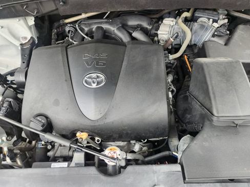 Used 2019 Toyota Highlander XLE FWD image 32