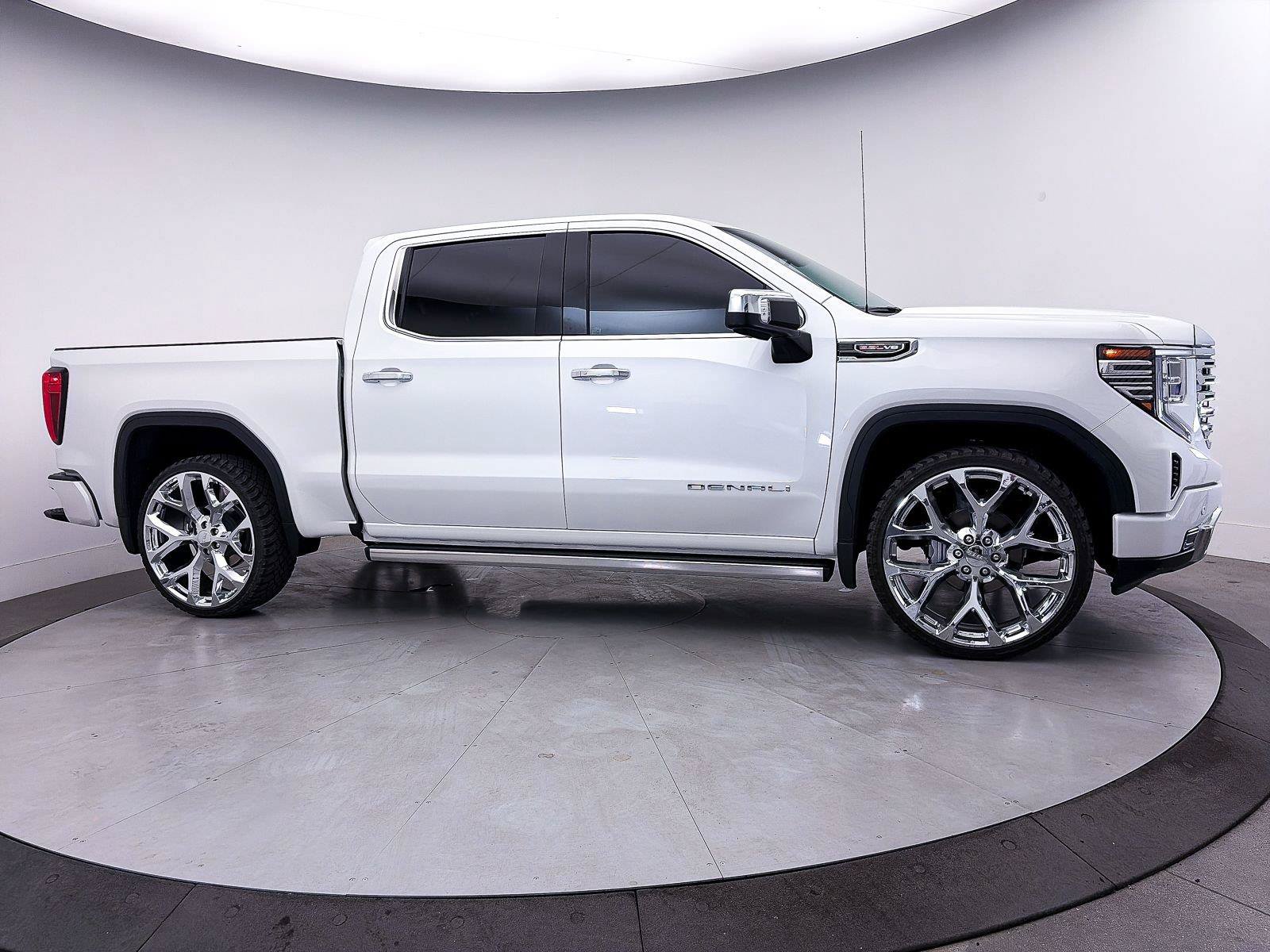 Used 2025 GMC Sierra 1500 Denali AWD/4WD image 46