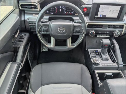 Used 2025 Toyota Tacoma TRD Off-Road AWD/4WD image 8