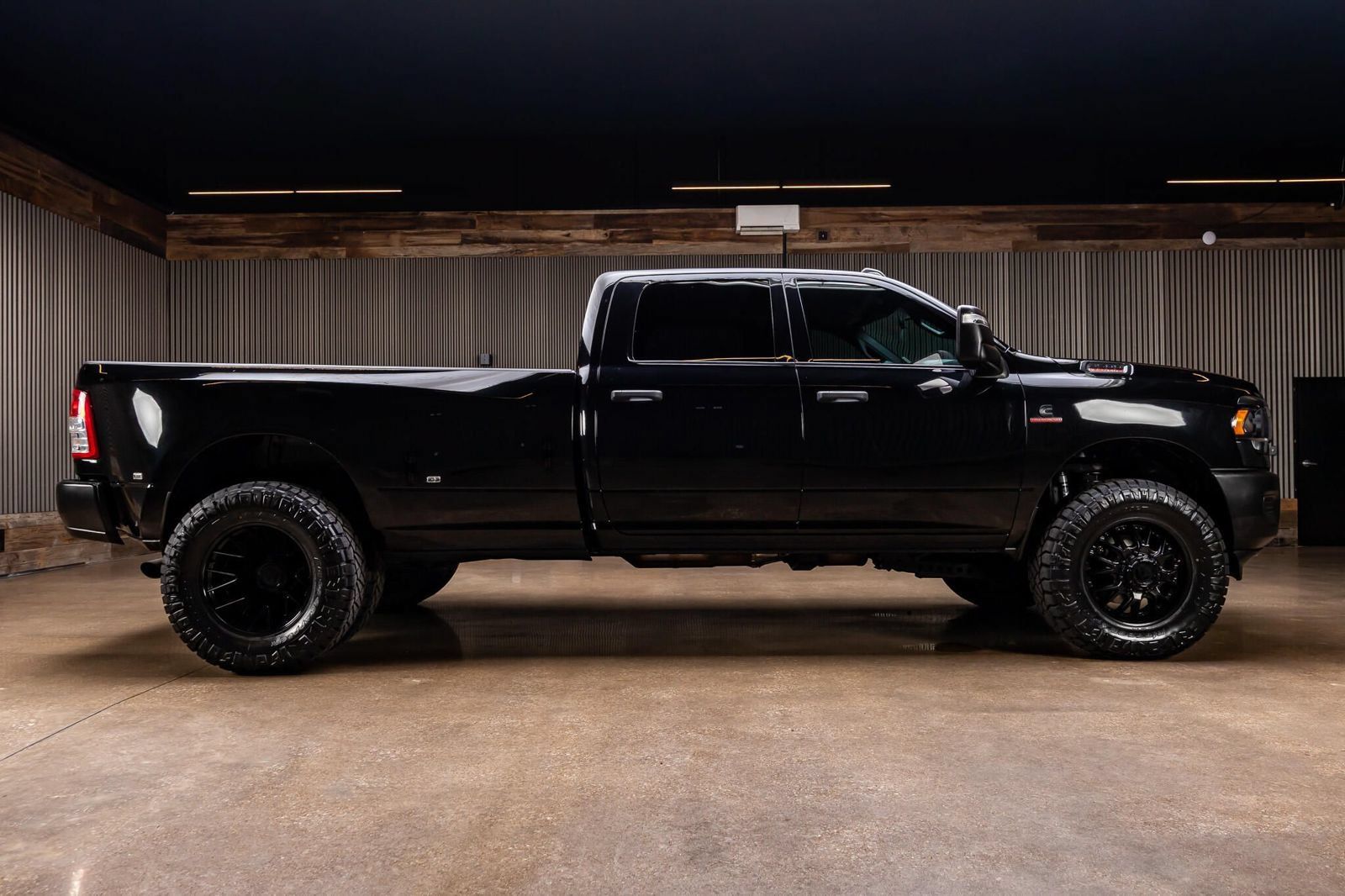Used 2024 RAM 3500 Tradesman AWD/4WD image 11