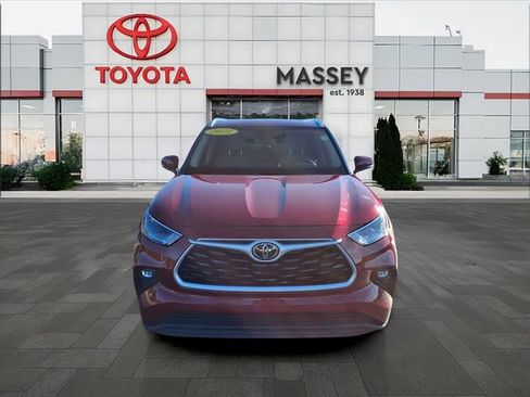 Used 2021 Toyota Highlander XLE image 8