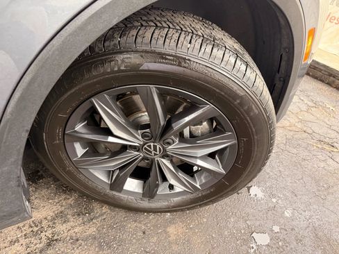 Used 2022 Volkswagen Tiguan SE w/ Panoramic Sunroof Package image 99