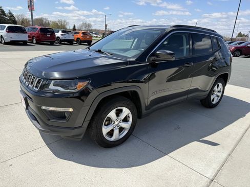 Used 2018 Jeep Compass Latitude w/ Popular Equipment Group AWD/4WD image 4