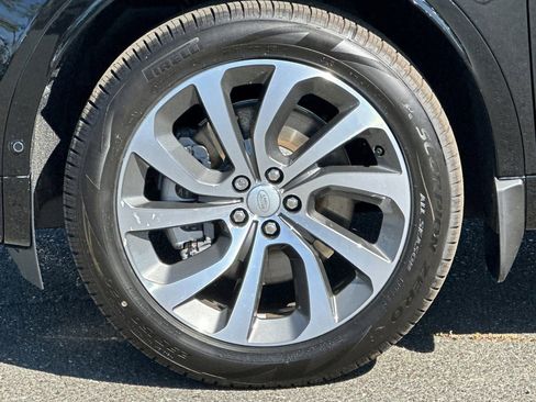 New 2025 Land Rover Discovery Sport Dynamic SE image 13