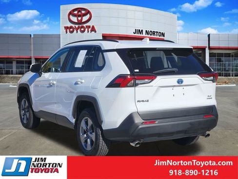 Used 2022 Toyota RAV4 XLE image 8