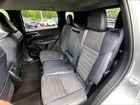 Used 2025 Mitsubishi Outlander SE AWD/4WD image 24