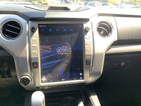 Used 2018 Toyota Tundra SR5 w/ SR5 Upgrade Package AWD/4WD image 23