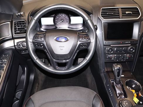 Certified 2018 Ford Explorer XLT w/ Equipment Group 202A AWD/4WD image 24