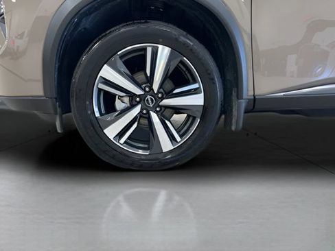Used 2025 Nissan Rogue SL AWD/4WD image 22