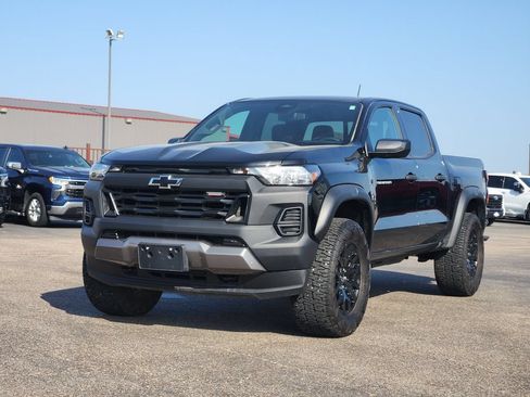 Used 2024 Chevrolet Colorado Trail Boss AWD/4WD image 3
