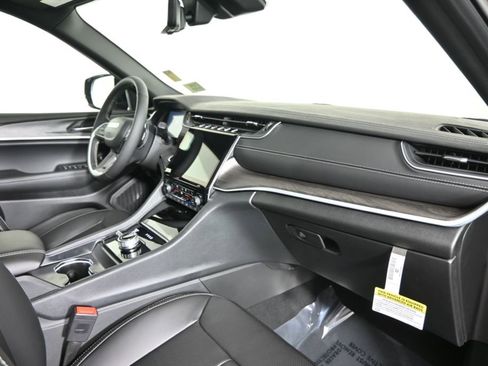 New 2025 Jeep Grand Cherokee L Limited w/ Luxury Tech Group II image 14