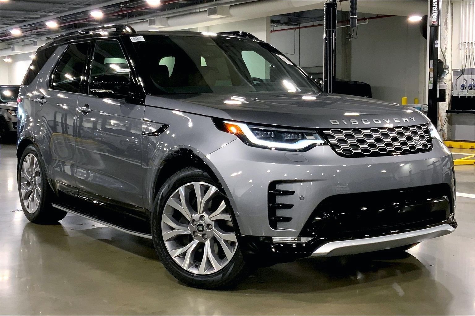 New 2026 Land Rover Discovery Limited Edition AWD/4WD image 2