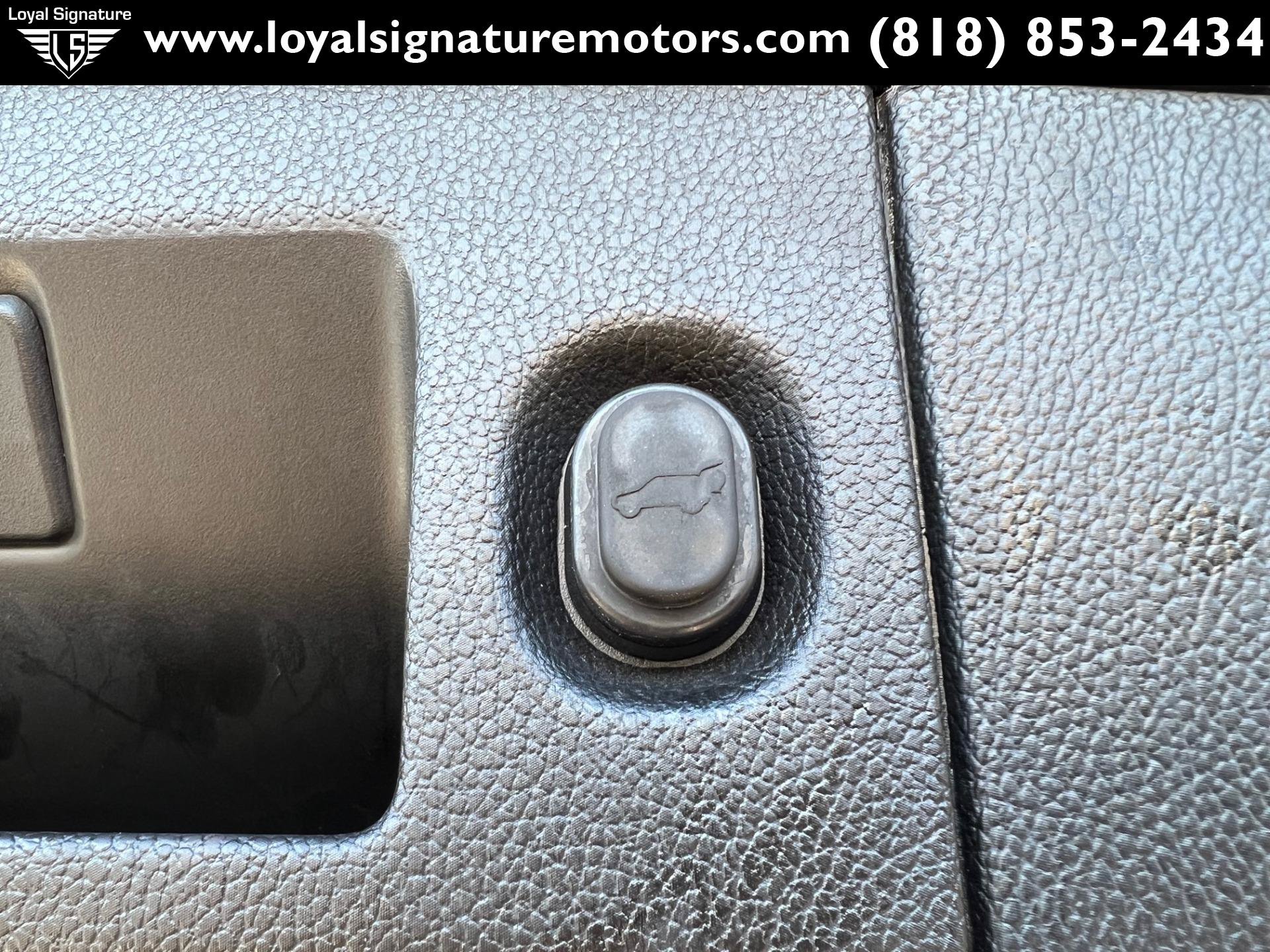Used 2018 Cadillac Escalade ESV Luxury RWD image 10