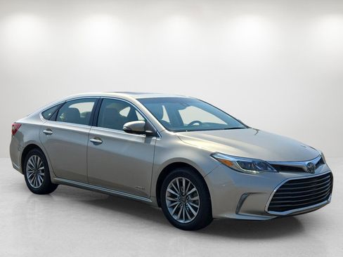 Used 2016 Toyota Avalon Limited w/ Toyota Safety Sense Package image 4