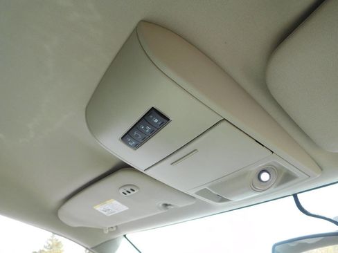 Used 2016 Chrysler Town & Country Touring w/ Driver Convenience Group image 14