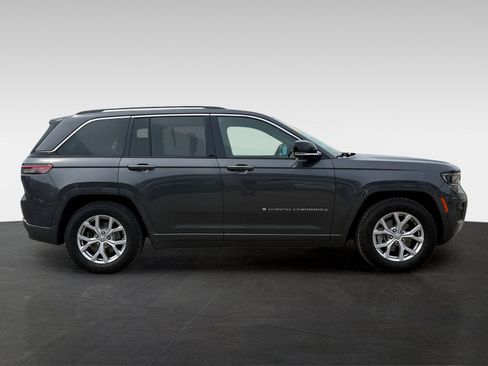 Used 2022 Jeep Grand Cherokee Overland w/ Adv Protech Group III AWD/4WD image 4