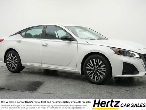 Used 2025 Nissan Altima 2.5 SV FWD image 1