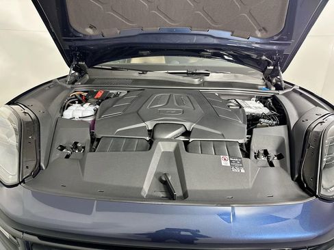 Used 2026 Porsche Cayenne image 33