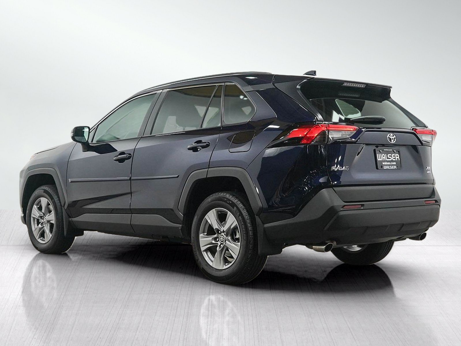 Used 2022 Toyota RAV4 XLE w/ Convenience Package AWD/4WD image 3